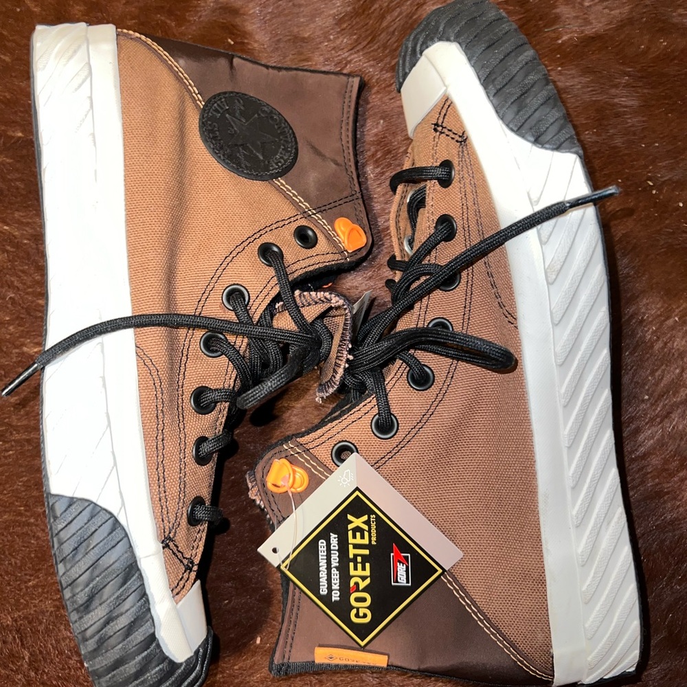 Two toned brown converse
